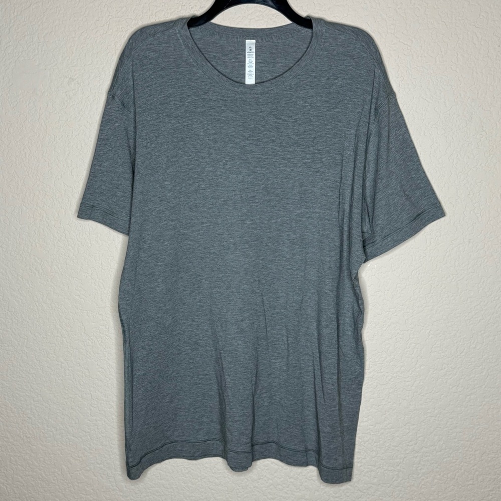 lululemon athletica Men's Short Sleeve Tee in Heather Gray